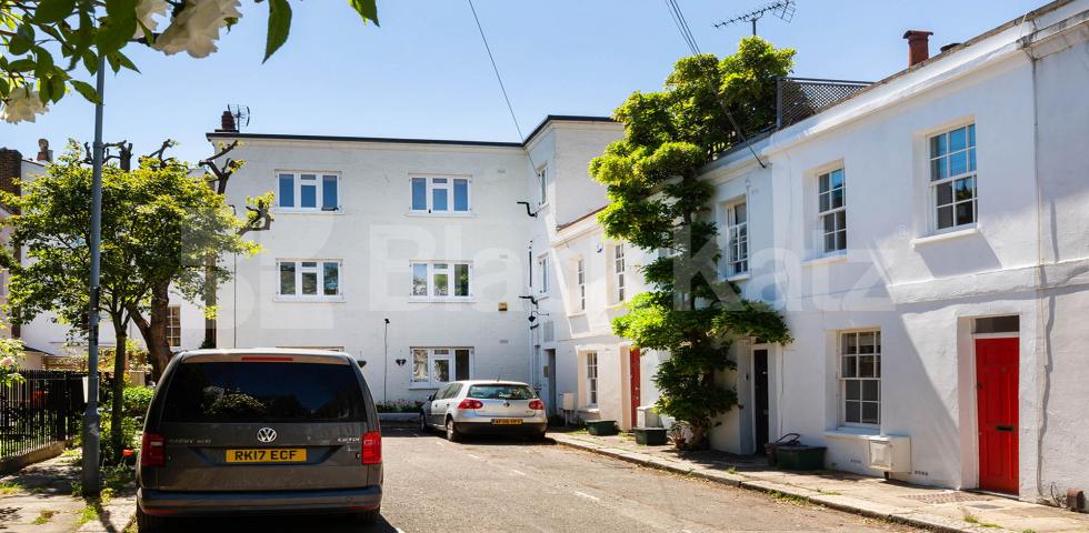 Spacious two bed with a modern kitchen, tiled modern bathroom, mins to tube Fortess Grove, Kentish Town